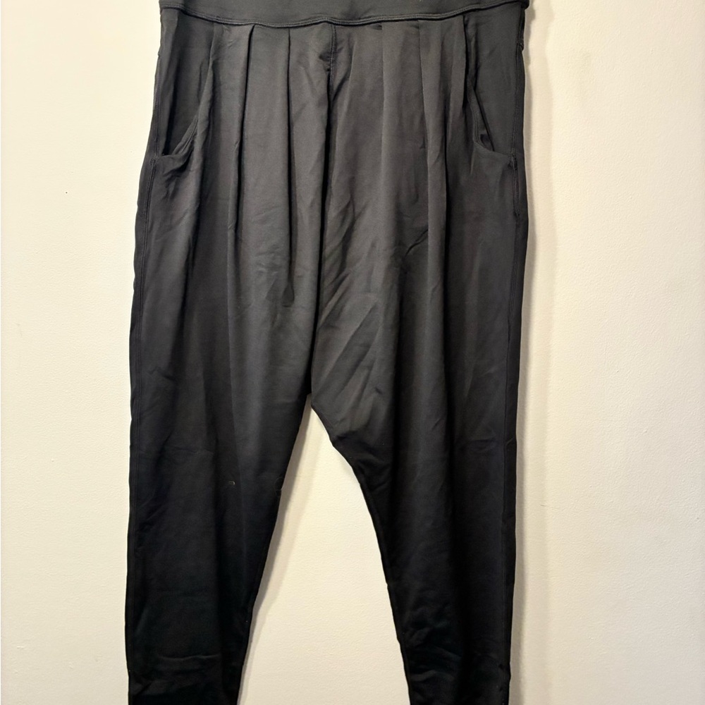 lululemon pleated joggers